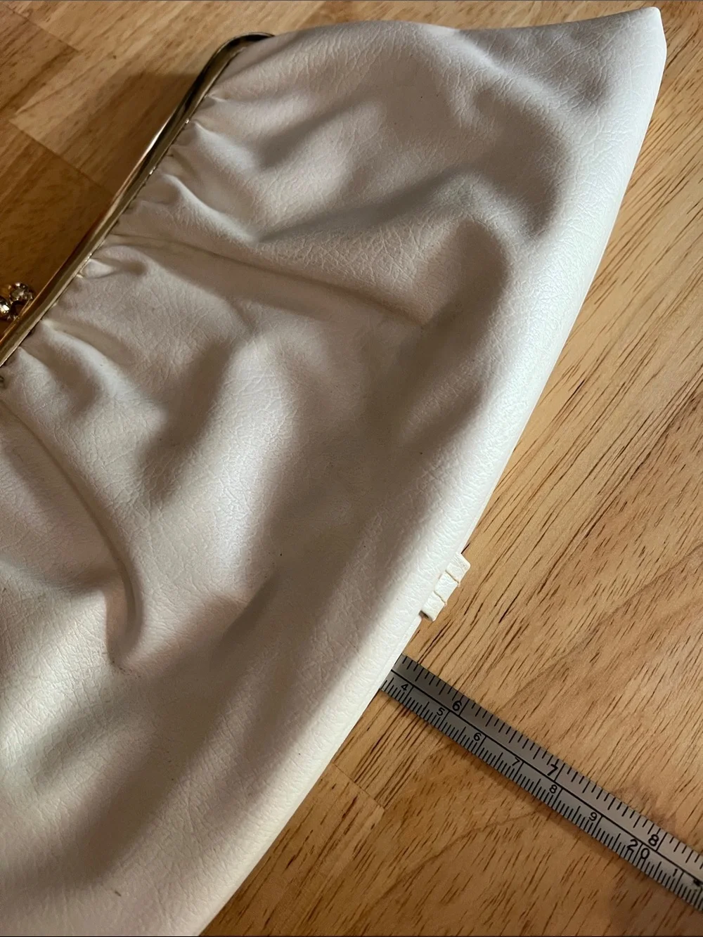 Vintage Creamy white vinyl Frame-Top kiss closure Evening Clutch